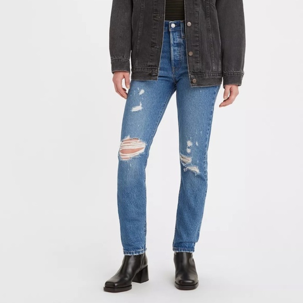 Levi’s 501 Skinny‎ Jeans Medium Wash Distressed Size 28